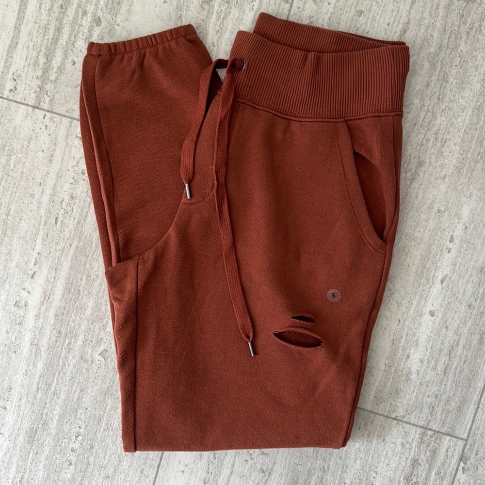 NWT- Women’s Aerie Distressed Joggers. Size Small